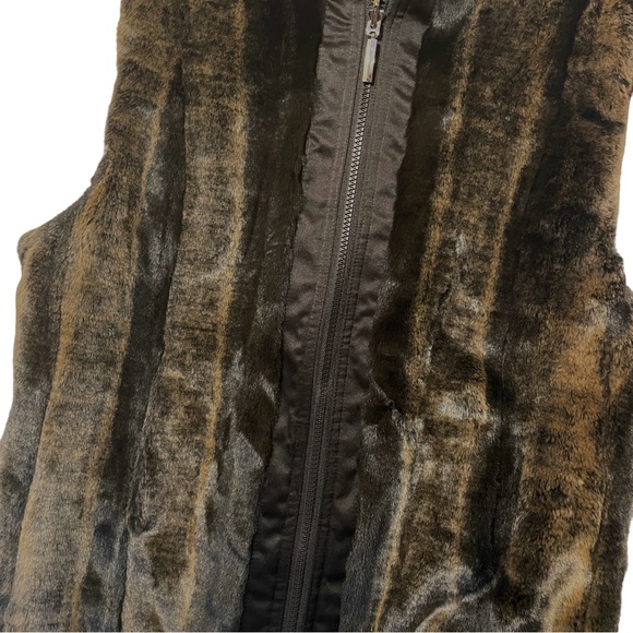 Vest Outdoor Edition by Parkhurst Faux Fur Reversible Vest Cozy Warm Sz M - Picture 3 of 15